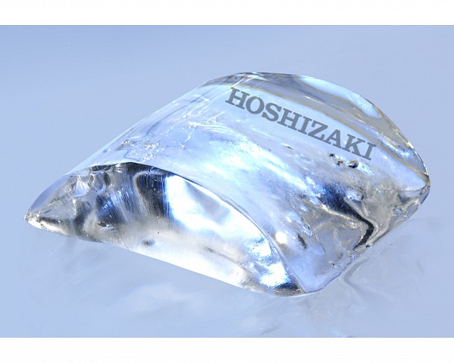 Der Hoshizaki Crescenteisbereiter produziert sichelfrmiges Eis, ideal fr Cocktails